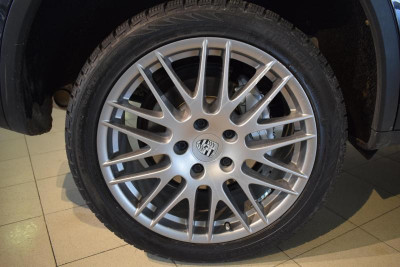 Porsche Cayenne S 4.8 Tiptronic AWD (400 л. с.)
