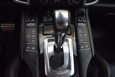 Porsche Cayenne S 4.8 Tiptronic AWD (400 л. с.)