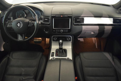 Volkswagen Touareg 3.0d AT (240 л.с.) 4WD