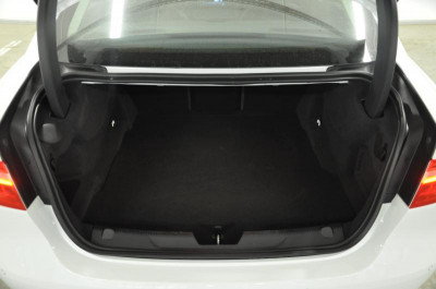 Jaguar XE 2.0 D AT (180 л. с.) Pure