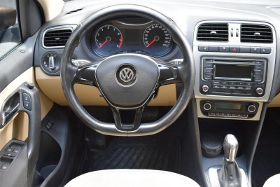 Volkswagen Polo 1.6 MPI AT (105 л.с.)
