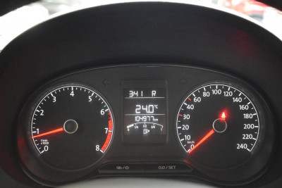 Volkswagen Polo 1.6 MPI AT (105 л.с.)