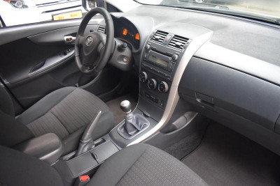 Toyota Corolla 1.6 MT (122 л. с.)