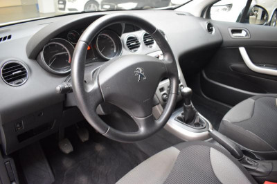 Peugeot 308 1.6 MT (120 л. с.)
