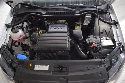 Volkswagen Polo 1.6 MPI MT (90 л. с.) Trendline