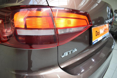 Volkswagen Jetta 1.6 MPI AT (110 л. с.) Comfortline