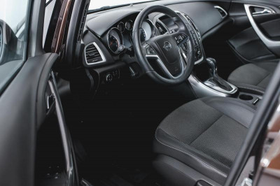 Opel Astra 1.4 Turbo AT (140 л. с.)