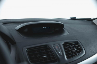 Renault Fluence 1.6 AT (110 л. с.)