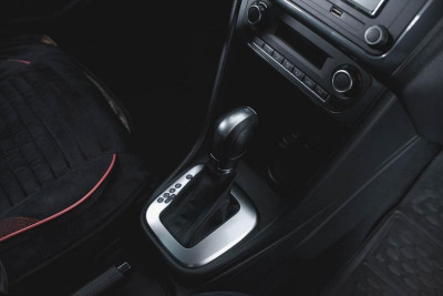 Volkswagen Polo 1.6 MPI AT (110 л. с.)