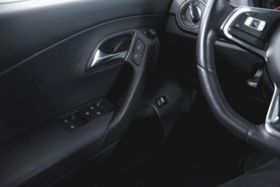 Volkswagen Polo 1.6 MPI AT (110 л. с.)