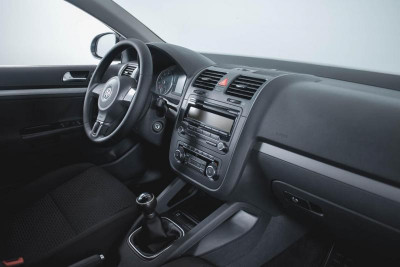 Volkswagen Jetta 1.6 MT (105 л. с.)