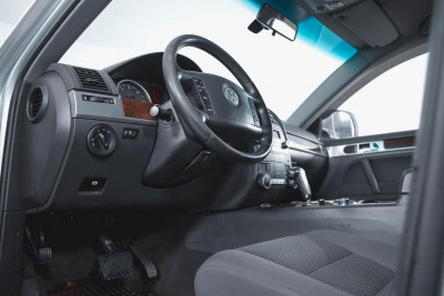 Volkswagen Touareg 2.5 TDI AT (174 л. с.)