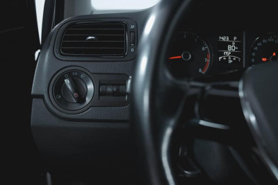 Volkswagen Polo 1.6 MPI AT (110 л. с.) Trendline