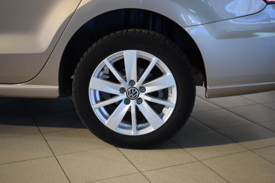 Volkswagen Polo 1.6 MPI MT (110 л. с.) Trendline