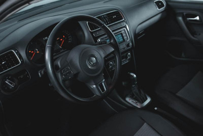 Volkswagen Polo 1.6 Tiptronic (105 л. с.)