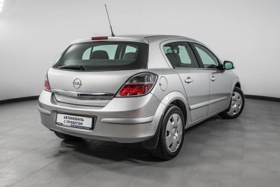 Opel Astra 1.8 AT (110 л.с.)
