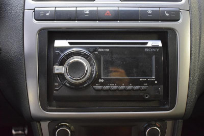 Volkswagen Polo 1.6 MT (105 л. с.)