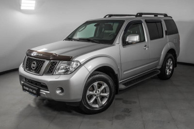 Nissan Pathfinder 2.5 dCi Turbo AT AWD (190 л. с.)