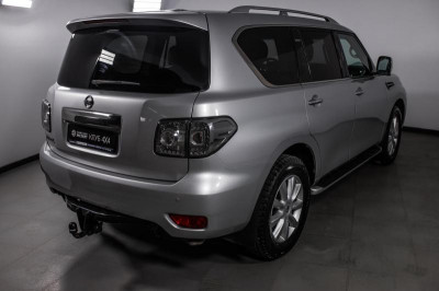 Nissan Patrol 5.6 AT 4WD (405 л. с.)