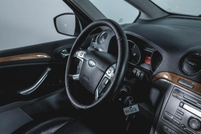 Ford Galaxy 2.0 MT (145 л. с.)