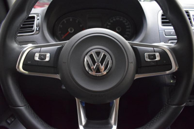 Volkswagen Polo 1.6 MPI MT (110 л. с.)