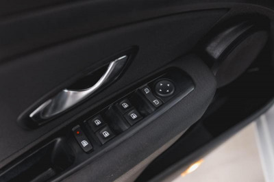 Renault Megane 1.6 MT (100 л. с.)