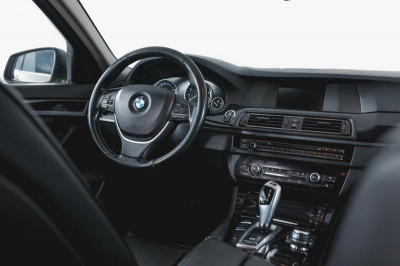BMW 5 серия 528i AT (245 л. с.)