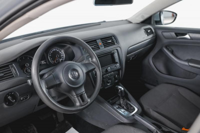 Volkswagen Jetta 1.6 AT (105 л. с.)