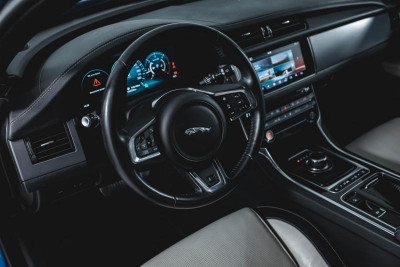 Jaguar XF 2.0 D AT AWD (180 л. с.) R-Sport