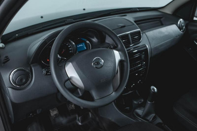 Nissan Terrano 1.6 MT (114 л. с.) Comfort