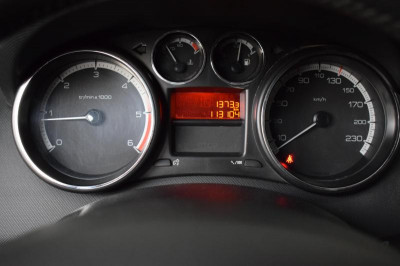 Peugeot 408 1.6 HDI MT (114 л. с.)