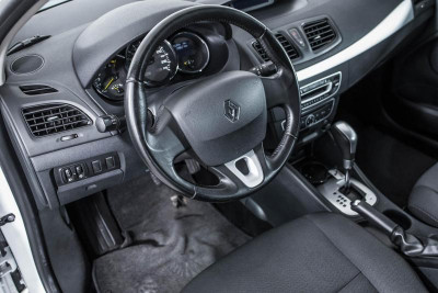 Renault Megane 1.6 AT (106 л. с.)