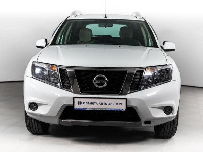 Nissan Terrano 2.0 AT AWD (143 л. с.)