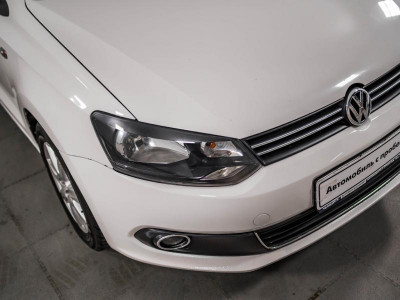 Volkswagen Polo 1.6 MT (105 л. с.)