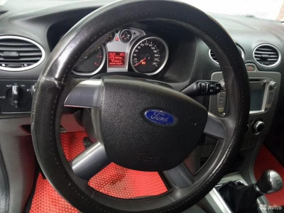 Ford Focus 1.6 MT (101 л. с.)