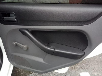 Ford Focus 1.6 MT (101 л. с.)