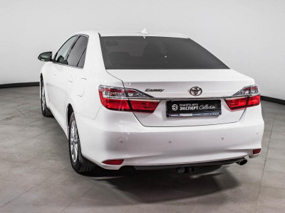 Toyota Camry 2.5 AT (181 л. с.)