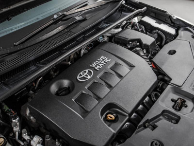 Toyota Avensis 1.8 MT (147 л. с.)