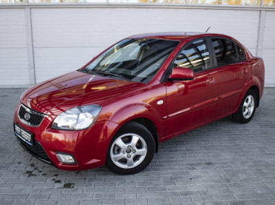 Kia Rio 1.4 MT (97 л. с.)