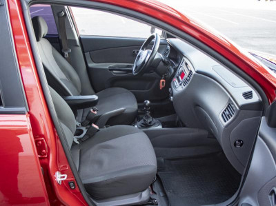 Kia Rio 1.4 MT (97 л. с.)