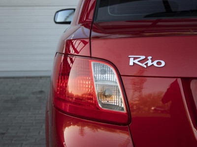 Kia Rio 1.4 MT (97 л. с.)