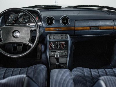 Mercedes-Benz W123 230 2.0 MT (136 л.с.)