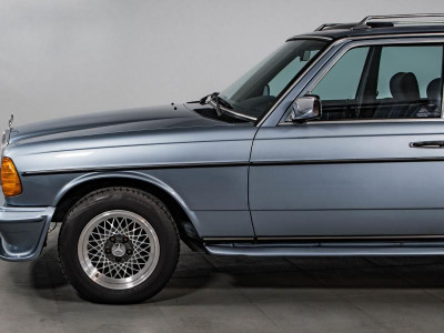 Mercedes-Benz W123 230 2.0 MT (136 л.с.)