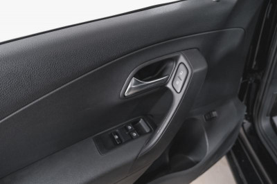 Volkswagen Polo 1.6 MPI MT (110 л. с.)