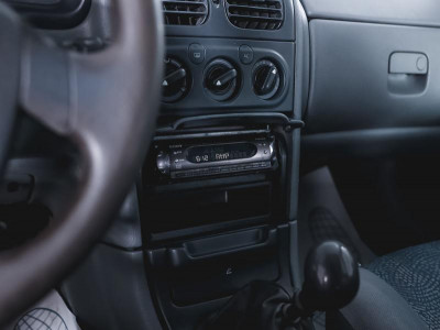 Renault Laguna 1.6 MT (107 л.с.)