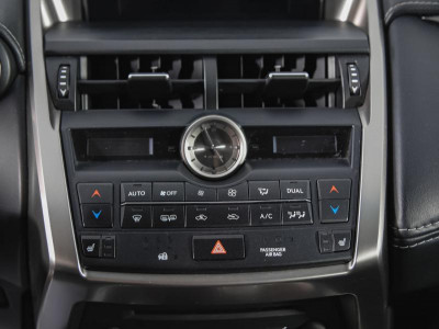 Lexus NX 200 2.0 CVT (151 л.с.) 4WD