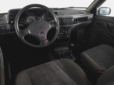 Daewoo Nexia 1.5 MT (75 л. с.)