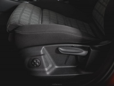 Audi Q3 2.0 AT (180 л.с.) 4WD
