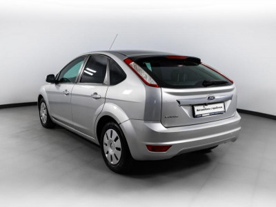 Ford Focus 1.6 MT (101 л. с.)