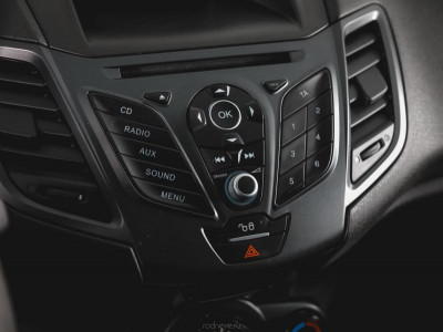 Ford Fiesta Хетчбэк 1.6 AT (105 л. с.)
